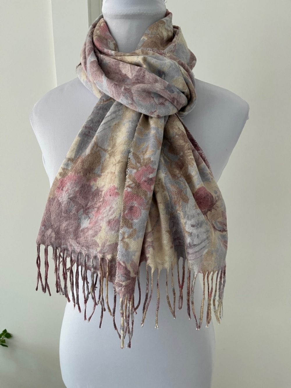 AXESSIMO INTERNATIONAL Scarf Cozy Winter Fringe Pastel Dreamy Floral Made Italy